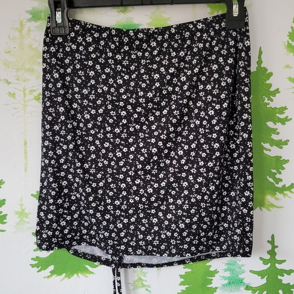Drawstring Floral Mini Skirt - Picture 3 of 7